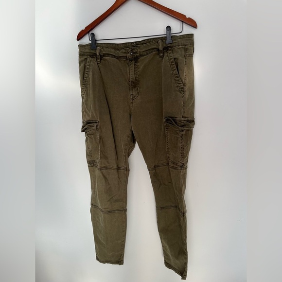H&M Pants - FREE with any purchase - Olive Cargo Pants size 12